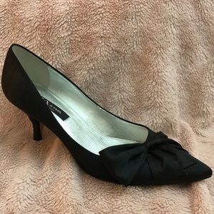 Nina New York Black bow heels